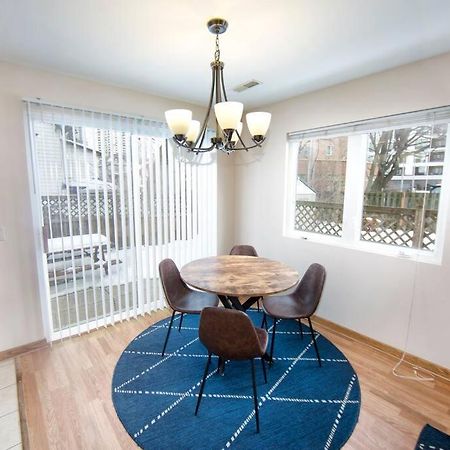 Tucked Away Off Brady - 4 Beds Apartment Milwaukee Bagian luar foto