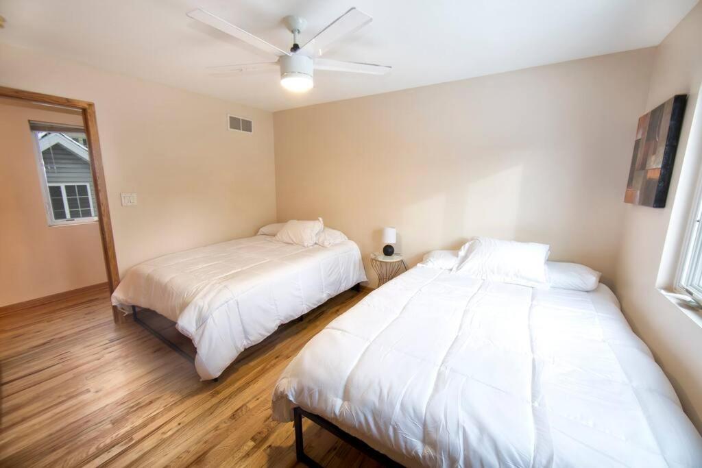 Tucked Away Off Brady - 4 Beds Apartment Milwaukee Bagian luar foto