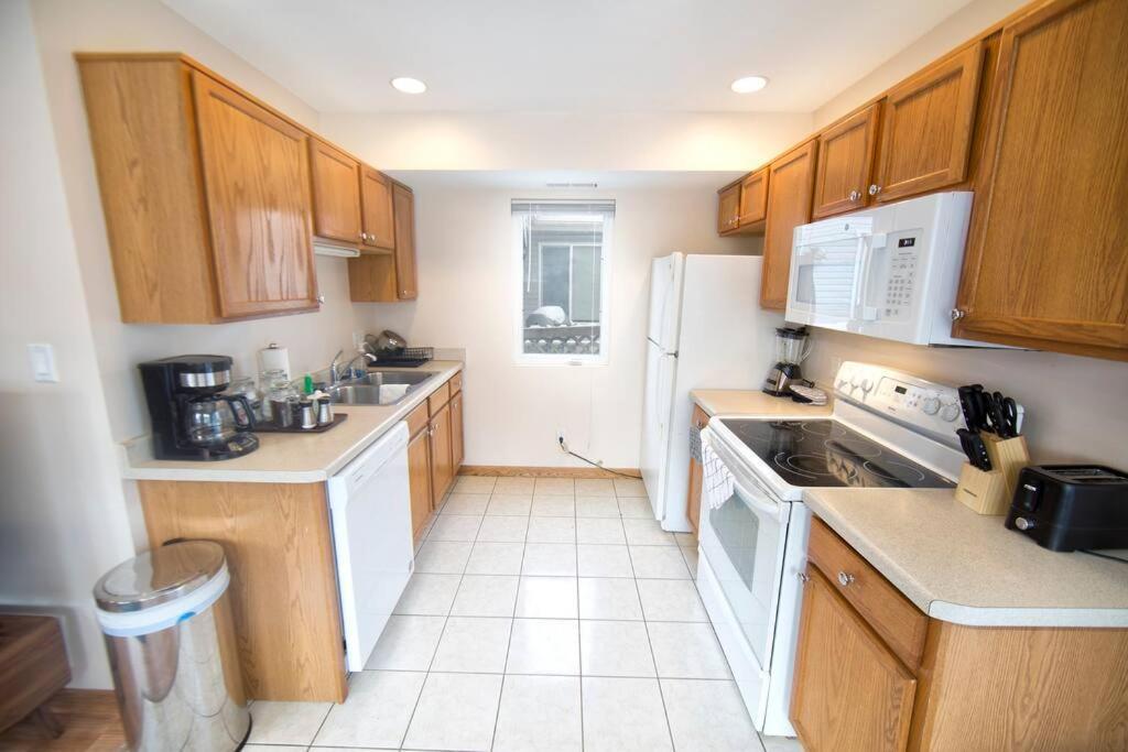 Tucked Away Off Brady - 4 Beds Apartment Milwaukee Bagian luar foto