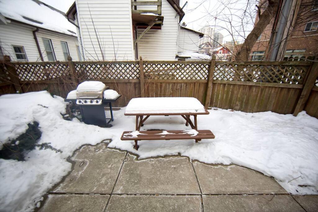 Tucked Away Off Brady - 4 Beds Apartment Milwaukee Bagian luar foto